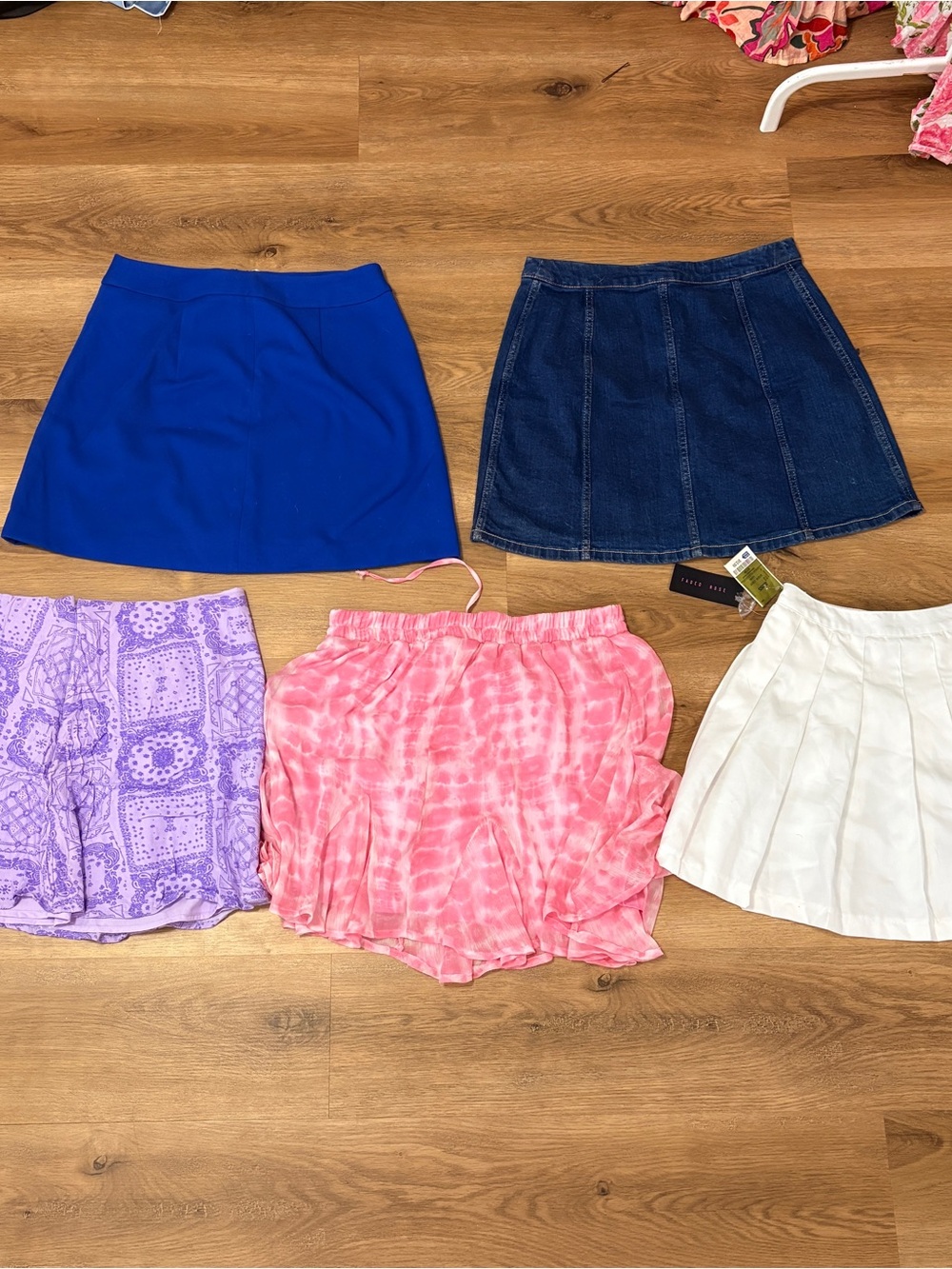Bundle Skirt Set - Picture 2 of 3